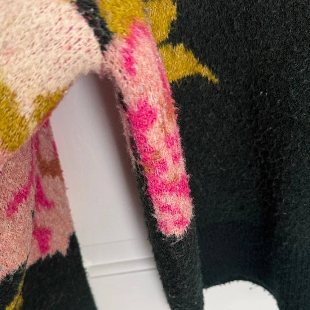 Vici Green/Pink/Cream Floral Crew Neck Sweater Size L